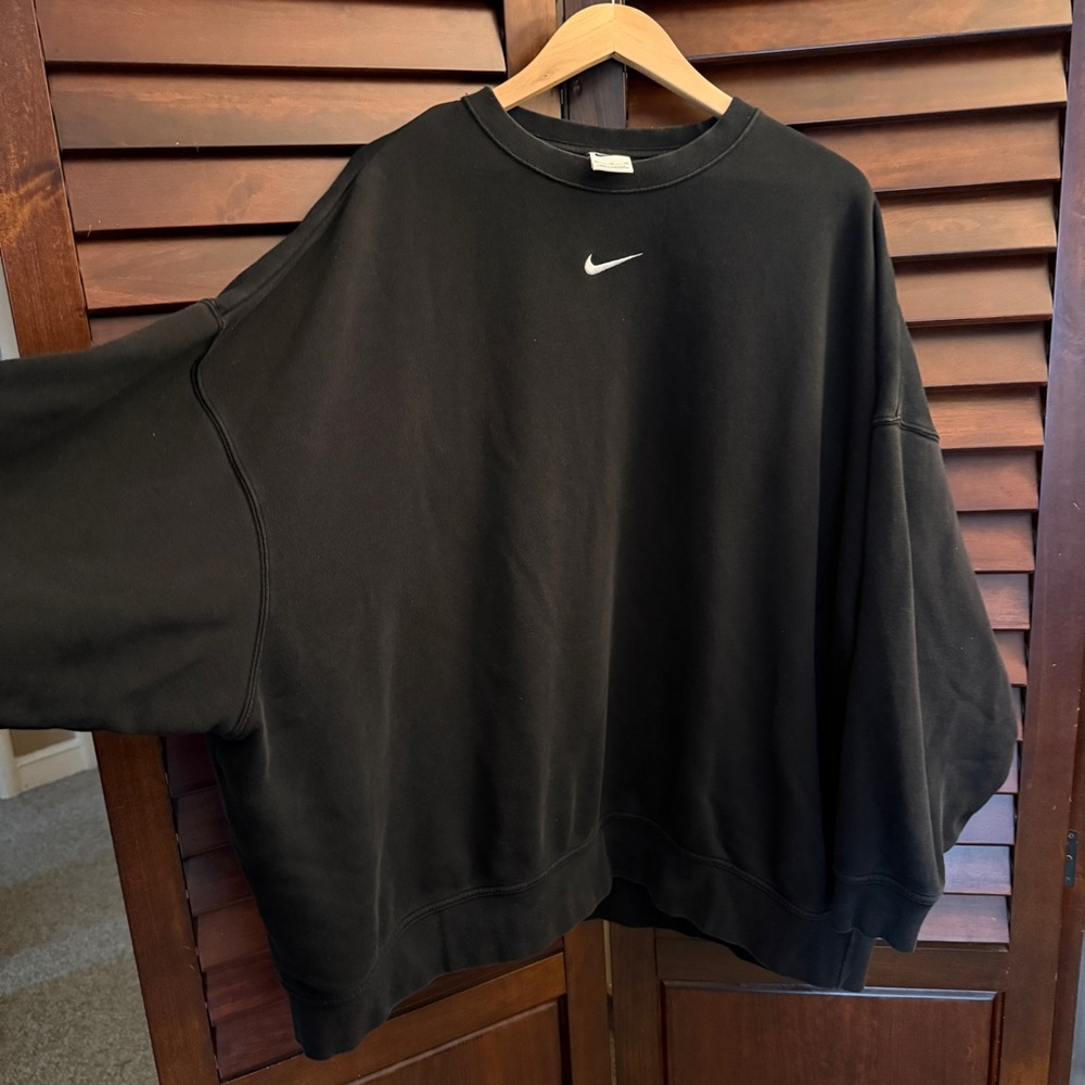 Nike Women’s oversized Black crewneck sweatshirt XL